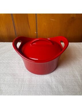 Rachael Ray Red Stoneware 18 oz Covered Soup Crock Bowl with Handles 7 x 4